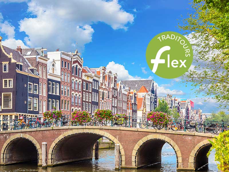 Pont et maisons colorées à Amsterdam