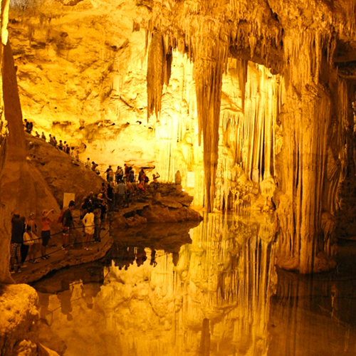 Fascinantes grottes de Neptune avec ses formations karstiques
