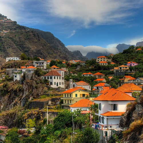Village dans une vallée