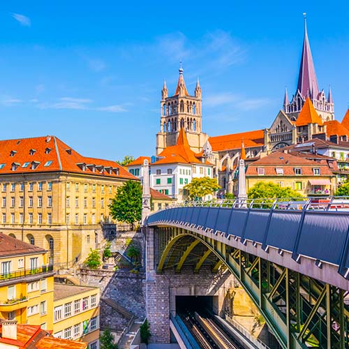 Façade d'un palais et de deux tours 