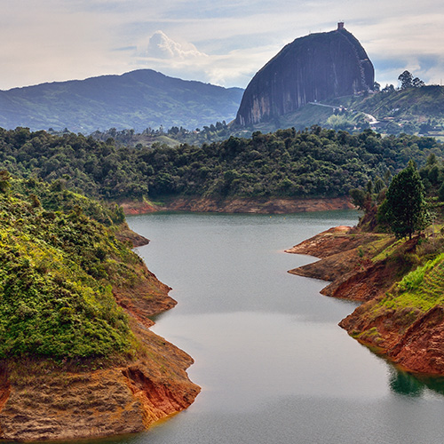 Spectaculaire vue de la Piedra del Penol