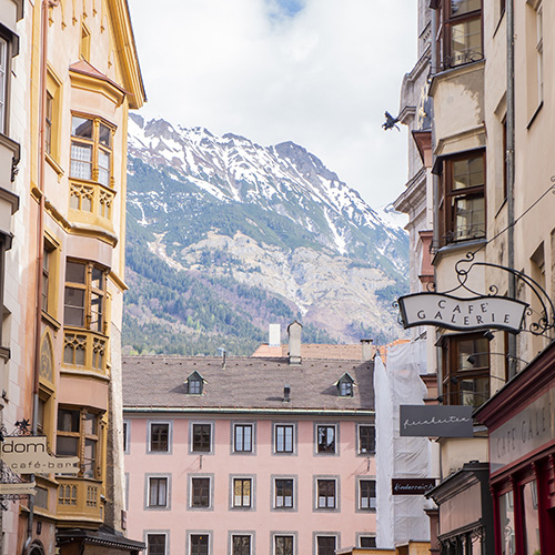 Magnifique panorama sur la ville et les Alpes