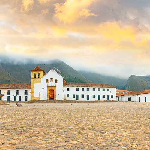 Petite rue pavée de bloc et  très en pente 