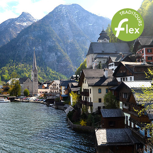 Paysage bucolique sur le village et les Alpes