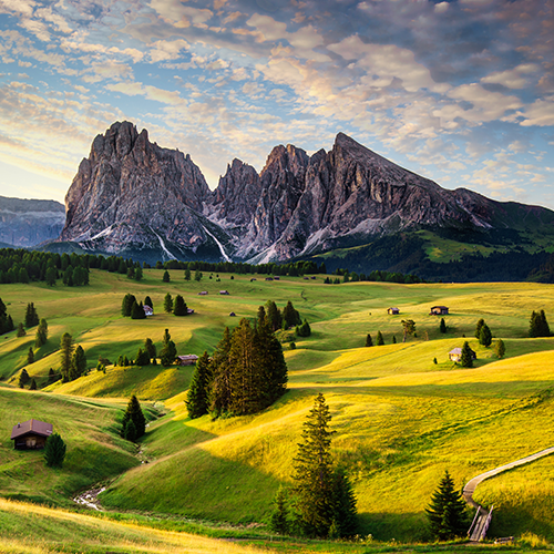 Palais médiéval au sommet d'une montagne