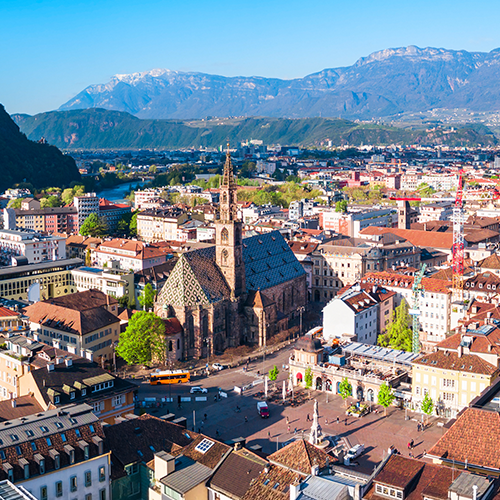 Village pittoresque surnommé Petite Venise  avec ses nombreux canaux 